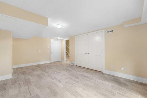2512 16B Street Sw, Calgary, AB - Indoor Photo Showing Other Room