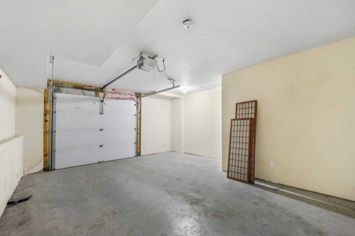 2512 16B Street Sw, Calgary, AB - Indoor Photo Showing Garage