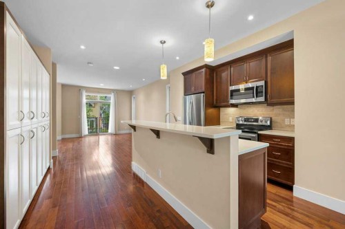 2512 16B Street Sw, Calgary, AB - Indoor Photo Showing Kitchen With Stainless Steel Kitchen With Upgraded Kitchen