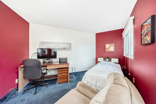 15 Whitewood Bay Ne, Calgary, AB - Indoor Photo Showing Bedroom