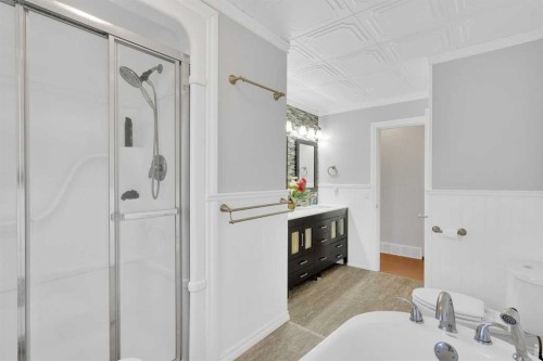 14538 Township 294A Road, Hanna, AB - Indoor Photo Showing Bathroom