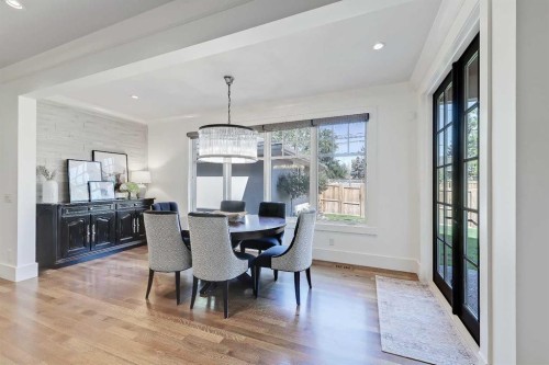 2 Granville Crescent Sw, Calgary, AB - Indoor Photo Showing Dining Room