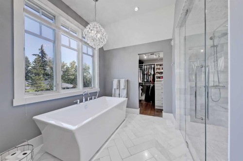 2 Granville Crescent Sw, Calgary, AB - Indoor Photo Showing Bathroom