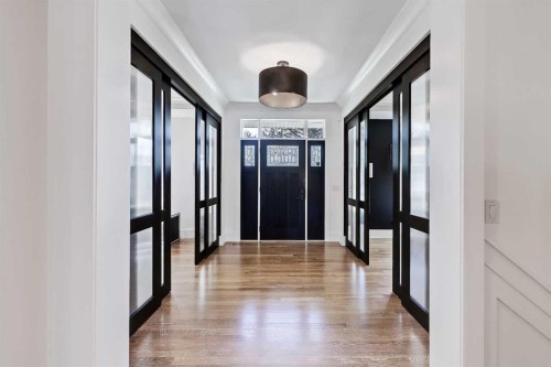 2 Granville Crescent Sw, Calgary, AB - Indoor Photo Showing Other Room