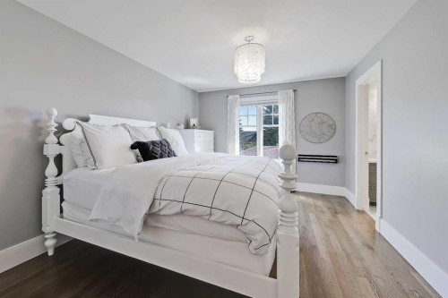 2 Granville Crescent Sw, Calgary, AB - Indoor Photo Showing Bedroom