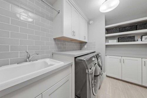2 Granville Crescent Sw, Calgary, AB - Indoor Photo Showing Laundry Room