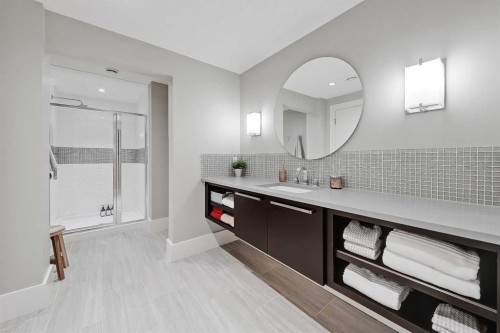 2 Granville Crescent Sw, Calgary, AB - Indoor Photo Showing Bathroom