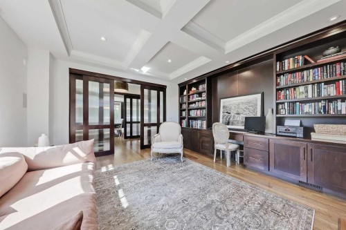 2 Granville Crescent Sw, Calgary, AB - Indoor Photo Showing Other Room