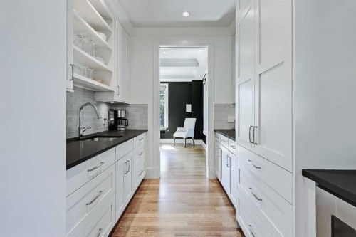 2 Granville Crescent Sw, Calgary, AB - Indoor Photo Showing Kitchen