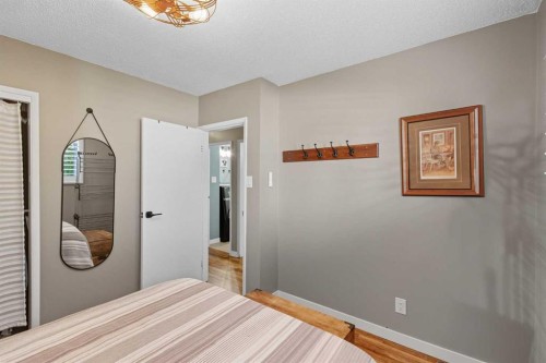 83 Brazeau Crescent Sw, Calgary, AB - Indoor Photo Showing Bedroom