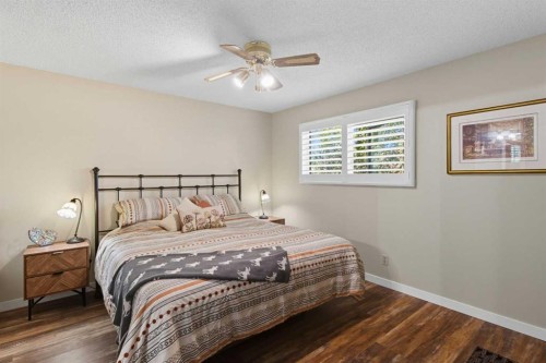 83 Brazeau Crescent Sw, Calgary, AB - Indoor Photo Showing Bedroom