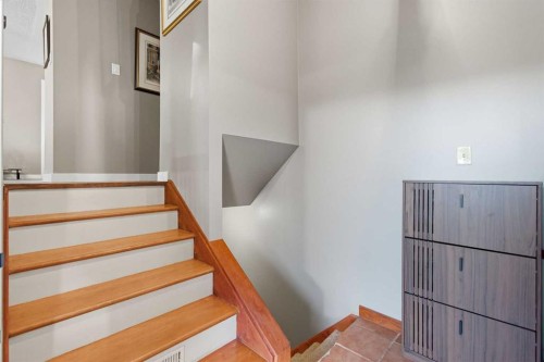 83 Brazeau Crescent Sw, Calgary, AB - Indoor Photo Showing Other Room