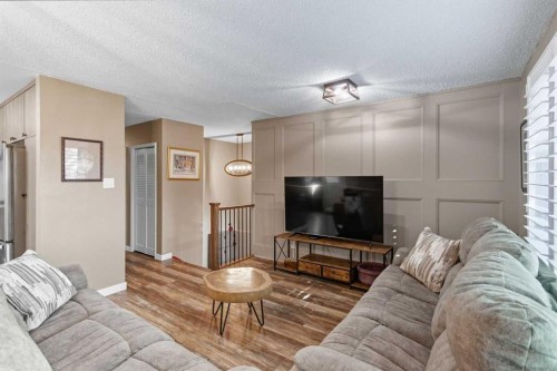 83 Brazeau Crescent Sw, Calgary, AB - Indoor Photo Showing Living Room