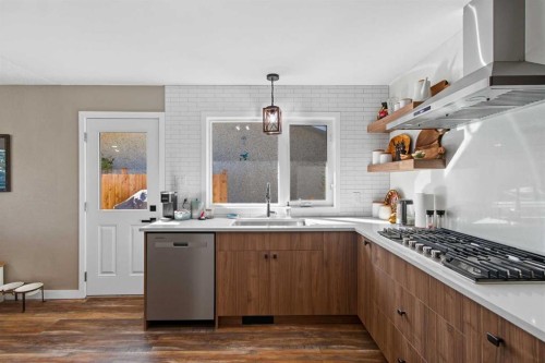 83 Brazeau Crescent Sw, Calgary, AB - Indoor Photo Showing Kitchen With Upgraded Kitchen