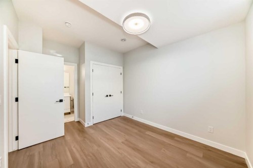 2121 13 Street Nw, Calgary, AB - Indoor Photo Showing Other Room
