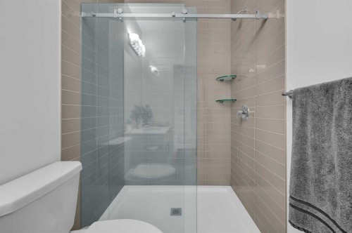 127 Ambleside Crescent Nw, Calgary, AB - Indoor Photo Showing Bathroom