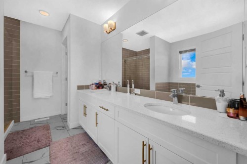 127 Ambleside Crescent Nw, Calgary, AB - Indoor Photo Showing Bathroom