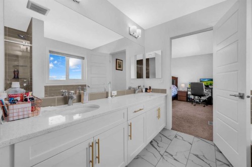 127 Ambleside Crescent Nw, Calgary, AB - Indoor Photo Showing Bathroom