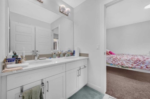 127 Ambleside Crescent Nw, Calgary, AB - Indoor Photo Showing Bathroom