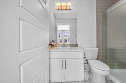 127 Ambleside Crescent Nw, Calgary, AB - Indoor Photo Showing Bathroom