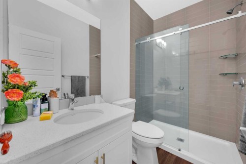 127 Ambleside Crescent Nw, Calgary, AB - Indoor Photo Showing Bathroom