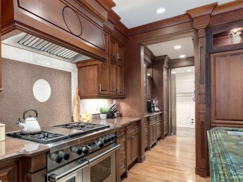 4 Aspen Ridge Bay Sw, Calgary, AB - Indoor Photo Showing Kitchen