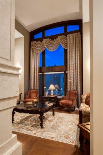 4 Aspen Ridge Bay Sw, Calgary, AB - Indoor With Fireplace