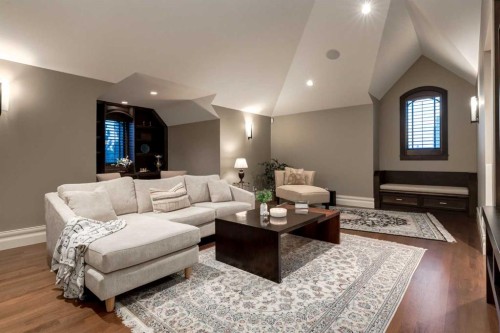 4 Aspen Ridge Bay Sw, Calgary, AB - Indoor Photo Showing Living Room