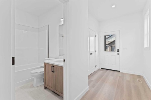 1800-15 Coopersfield Link Sw, Airdrie, AB - Indoor Photo Showing Other Room