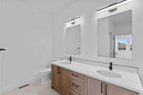 1800-15 Coopersfield Link Sw, Airdrie, AB - Indoor Photo Showing Bathroom