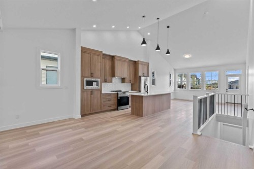 1800-15 Coopersfield Link Sw, Airdrie, AB - Indoor Photo Showing Kitchen