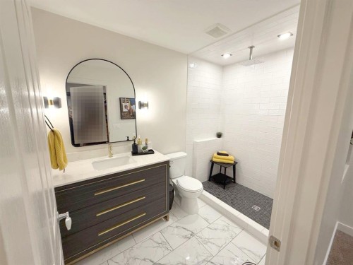 47 Cranleigh Green Se, Calgary, AB - Indoor Photo Showing Bathroom