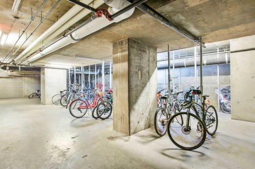 1403-99 Spruce Place Sw, Calgary, AB - Indoor Photo Showing Garage
