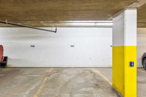 1403-99 Spruce Place Sw, Calgary, AB - Indoor Photo Showing Garage