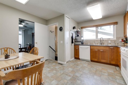 360 Malvern Close Ne, Calgary, AB - Indoor