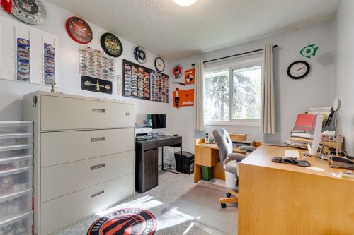360 Malvern Close Ne, Calgary, AB - Indoor Photo Showing Office