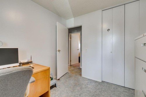 360 Malvern Close Ne, Calgary, AB - Indoor Photo Showing Office