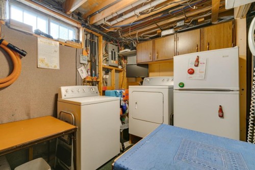 360 Malvern Close Ne, Calgary, AB - Indoor Photo Showing Laundry Room