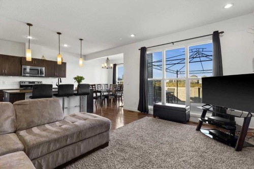 195 Hillcrest Circle Sw, Airdrie, AB - Indoor Photo Showing Living Room