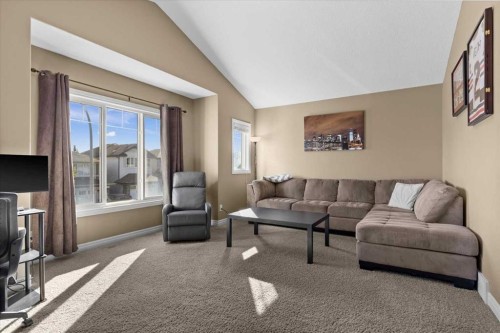 195 Hillcrest Circle Sw, Airdrie, AB - Indoor Photo Showing Living Room