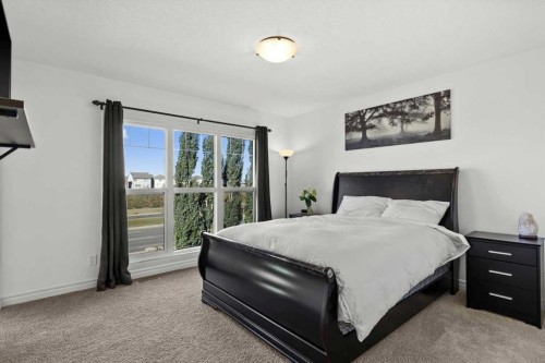 195 Hillcrest Circle Sw, Airdrie, AB - Indoor Photo Showing Bedroom