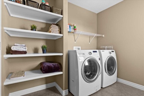 195 Hillcrest Circle Sw, Airdrie, AB - Indoor Photo Showing Laundry Room
