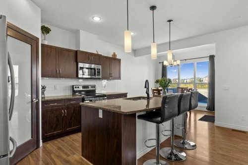 195 Hillcrest Circle Sw, Airdrie, AB - Indoor Photo Showing Kitchen With Upgraded Kitchen