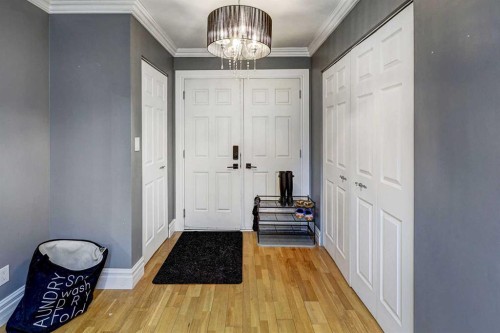 1509 38 Street Se, Calgary, AB - Indoor Photo Showing Other Room