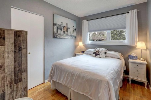 1509 38 Street Se, Calgary, AB - Indoor Photo Showing Bedroom