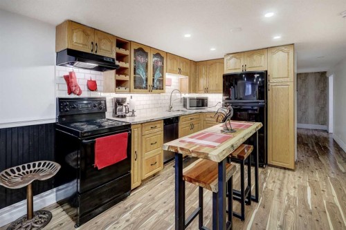 1509 38 Street Se, Calgary, AB - Indoor Photo Showing Kitchen