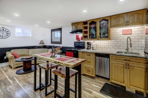 1509 38 Street Se, Calgary, AB - Indoor Photo Showing Other Room