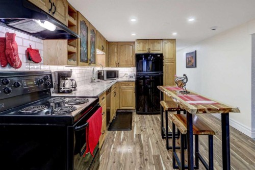 1509 38 Street Se, Calgary, AB - Indoor Photo Showing Kitchen
