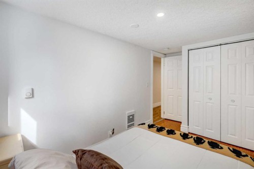 1509 38 Street Se, Calgary, AB - Indoor Photo Showing Bedroom