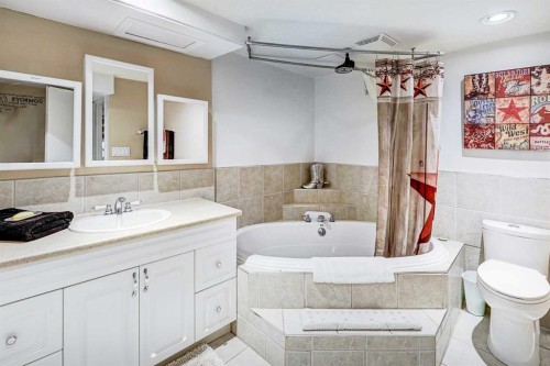 1509 38 Street Se, Calgary, AB - Indoor Photo Showing Bathroom